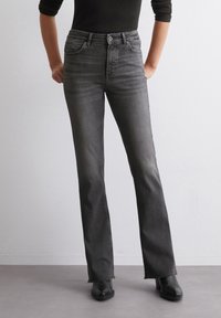 Marc O'Polo HIGH WAIST REGULAR LENGTH - Džínsy bootcut - dark grey lefthand wash