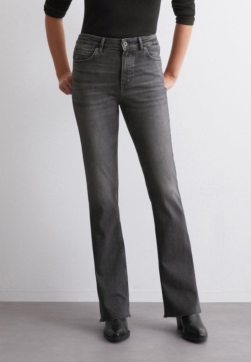 Marc O'Polo HIGH WAIST REGULAR LENGTH - Džínsy bootcut - dark grey lefthand wash