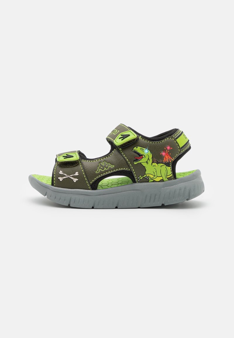 Chanclas verdes y grises con un gráfico de dinosaurio, correas ajustables y suela texturizada. Presenta un diseño de huesos cruzados y detalles en verde vibrante.