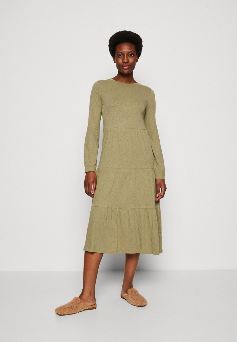 Marks & Spencer TIERED MIDI DRESS Jersey dress khaki Zalando