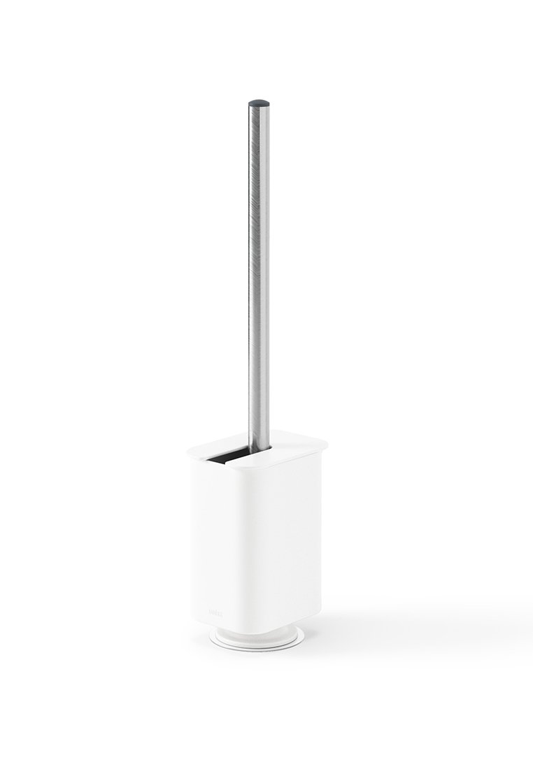 Porte-brosse de toilettes en plastique blanc avec un manche de brosse en chrome brillant. Base carrée au design minimaliste et ouverture sur le dessus pour un accès facile.