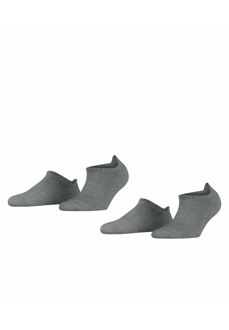 Graue Knöchelsocken mit glatter Textur, die ein niedrig geschnittenes Design und eine verstärkte Ferse aufweisen. Drei Paare aus verschiedenen Blickwinkeln dargestellt.
