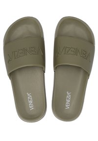 Olivkowe klapki z teksturowan�ą wkładką i szerokim paskiem ozdobionym wypukłym logo "Venezia". Wykonane z trwałego materiału syntetycznego.