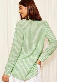 Friends Like These LONG SLEEVE THROUGHWITH- REGULAR FIT - Overhemdblouse - green stripe
