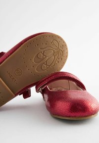 Next WIDE FIT - MARY JANE - Lauflernschuh - red
