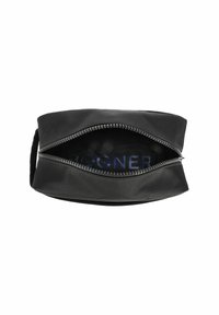 Borsa cosmetica nera in nylon con ampia apertura a zip, caratterizzata da una texture liscia e un branding discreto all'interno.