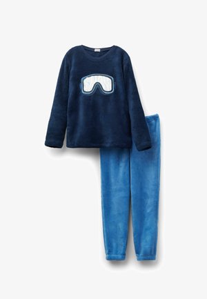 Marineblaues Fleece-Oberteil mit weißer Skibrille-Stickerei; kombiniert mit hellblauen Fleece-Hosen. Weicher Stoff, lange Ärmel und elastische Bündchen.
