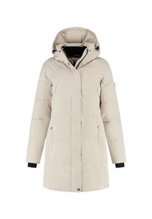 Beige gewatteerde winterjas met capuchon, vooroverzicht met rits bedekt door een drukknopenflap en zijzakken, ontworpen voor koud weer.