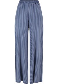 Pantalons larges avec une taille élastique, fabriqués dans un tissu doux bleu avec des rayures verticales blanches, dotés d'une coupe ample et d'une texture lisse.