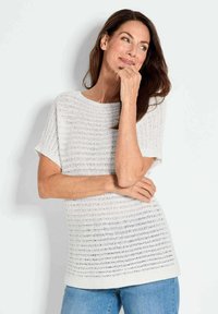Witte gebreide top met korte mouwen met een gestructureerd, horizontaal streeppatroon. Gemaakt van lichtgewicht materiaal, met een relaxte pasvorm en ronde hals.