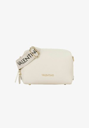 Sac bandoulière Valentino blanc avec logo doré, sangle en tissu réglable avec texte Valentino noir, et double fermeture éclair.