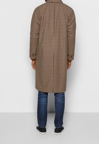 Nudie Jeans Klassisk kappa / rock - brown