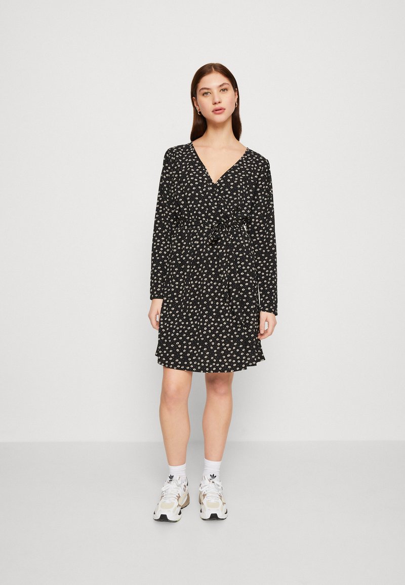 JDY JDYLERKE WRAP DRESS - Kasdienė suknelė - black/white