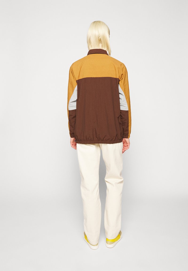 Damen Leichte Jacken | HUF WOMENS BLOCKED Windbreaker burnt orange/orange - MX52323 Damen Leichte Jacken | HUF WOMENS BLOCKED Windbreaker burnt orange/orange - MX52323