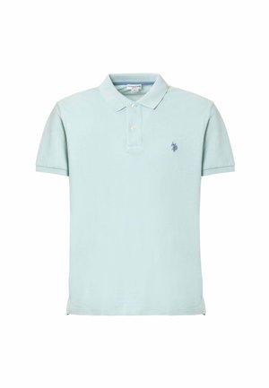 Polo shirt azzurro chiaro in cotone, con colletto classico, maniche corte, patta con tre bottoni e un piccolo logo blu navy sul petto.