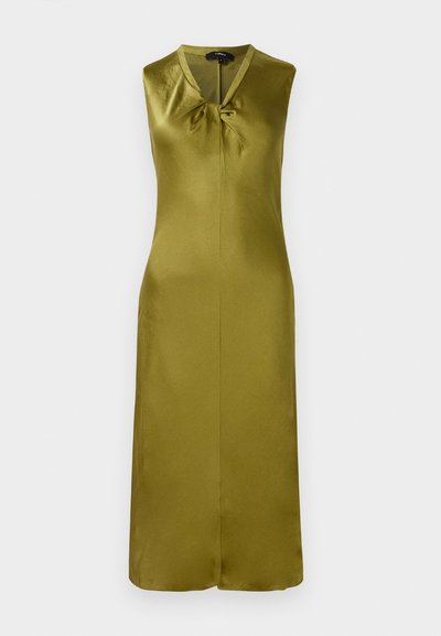 Bez piedurknēm olīvzaļš kleitas, izgatavota no gluda satīna, ir V veida kakla izgriezums un priekšējā mezgla detaļa ar centrālo šuvi un taisnu piegriezumu.