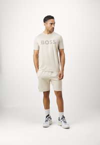 BOSS HECON ACTIVE - Sportiniai šortai - open beige