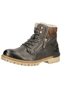 Botín de piel negra con un cuello acolchado gris, detalles en marrón, cierre con cordones y cremallera, superficie texturizada y una suela gruesa beige.