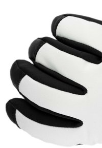 Schwarze und weiße gepolsterte Handschuhe mit segmentierten Fingern, die eine strukturierte Oberfläche und ein deutliches Paneeldesign für besseren Halt bieten.