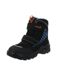 Schwarze Stiefel mit zwei verstellbaren Klettverschlüssen, blauem Gitterdesign an der Seite, Gummisohle und einem Ziehgriff an der Rückseite für einfaches An- und Ausziehen.