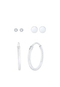 Ensemble de trois paires de boucles d'oreilles : deux boucles d'oreilles à clou avec des pierres claires, une boucle d'oreille en argent simple de forme anneau, le tout avec une finition polie.