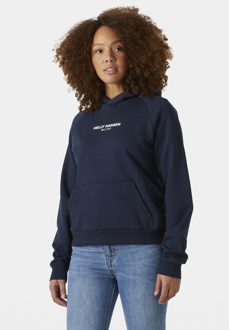 Felpa con cappuccio blu navy realizzata in tessuto morbido, con tasca frontale e testo del logo bianco sul petto. Polsini e orlo a costine.