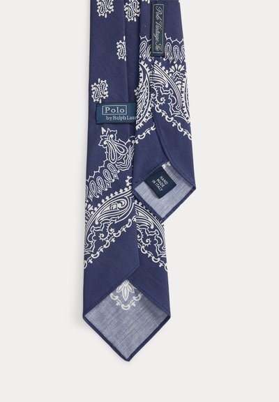 Corbata de seda azul marino con patrones de cachemira blancos, etiqueta Polo por Ralph Lauren y etiqueta "Hecho a mano en Italia".