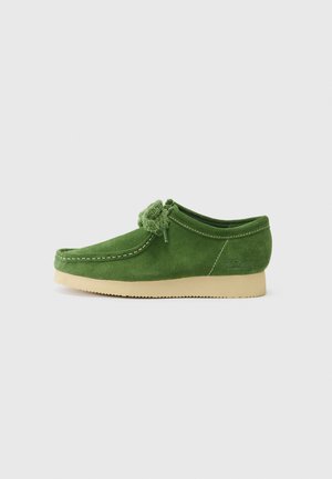 Clarks Originals WALLABEE - Schnürer - green