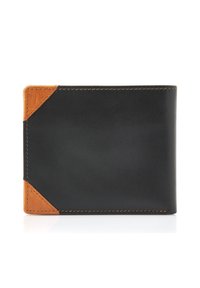 Portafoglio in pelle nera con angoli in pelle marrone e cuciture arancioni a contrasto, mostrato chiuso su uno sfondo bianco.