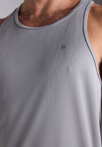 Pier One Sport ESSENTIAL MUSCLE VEST WITH RACER BACK - Viršus - grey
