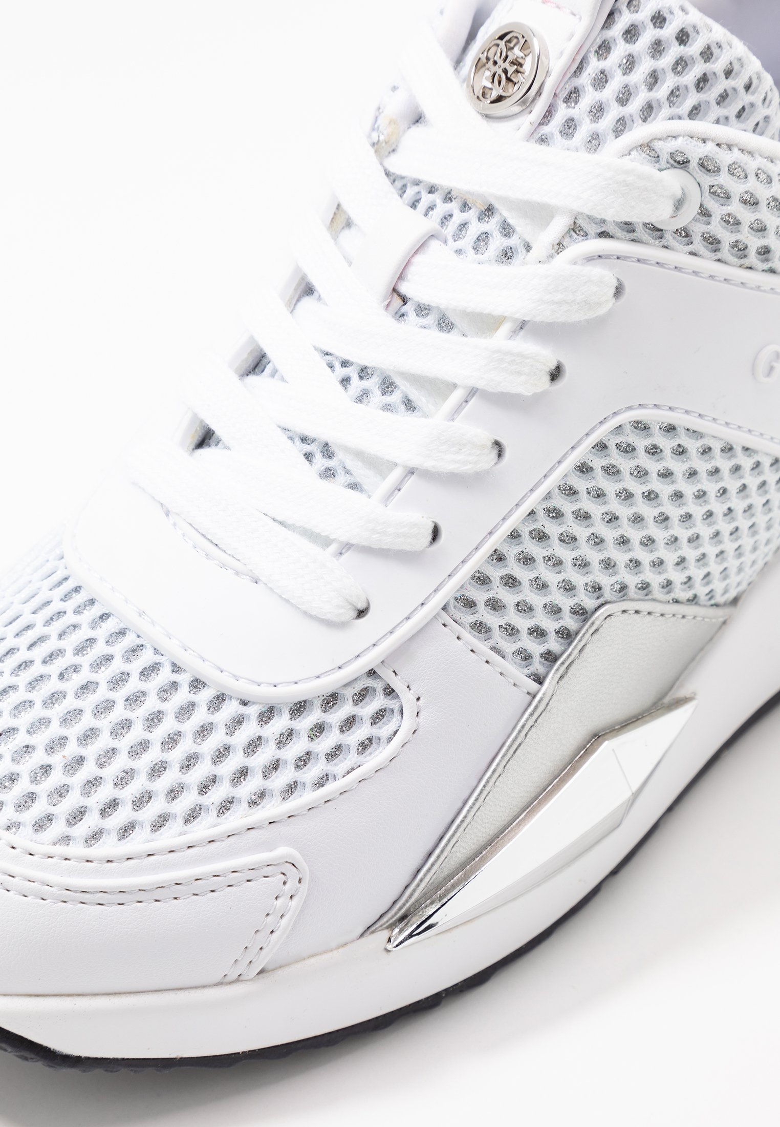 Guess TYPICAL Joggesko white Zalando.no Guess TYPICAL Joggesko white Zalando.no