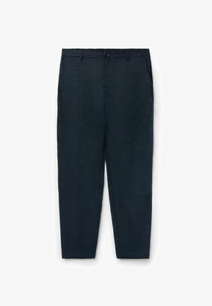 Herren dunkelblaue, maßgeschneiderte Hose mit Gürtelschlaufen, Frontknopf, Seitentaschen und geradem Bein auf weißem Hintergrund.