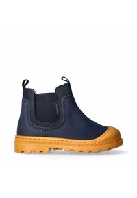 Stivaletto Chelsea blu navy con pannelli laterali elastici, linguette per il tiraggio e suola e punta in contrasto di colore tan testurizzato.