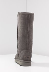 UGG CLASSIC II - Botas - grey