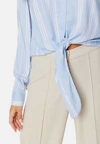Bubbleroom KNOT L/S VISCOSE SHIRT - Overhemdblouse - light blue