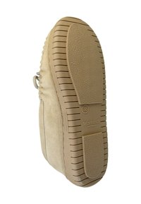 Zapatilla de ante beige con suela de goma texturizada, talla 36, marca Warmbat Australia en la parte inferior de la suela.