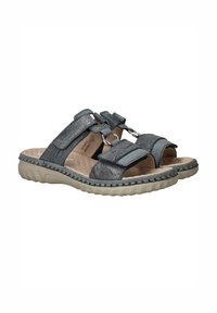 Grijze leren sandalen met verstelbare banden, open teen design, gestructureerde binnenzool en flexibele lichtgrijze rubberen zool. Inclusief zilveren hardware accenten.