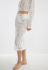 NA-KD Bleistiftrock - cream