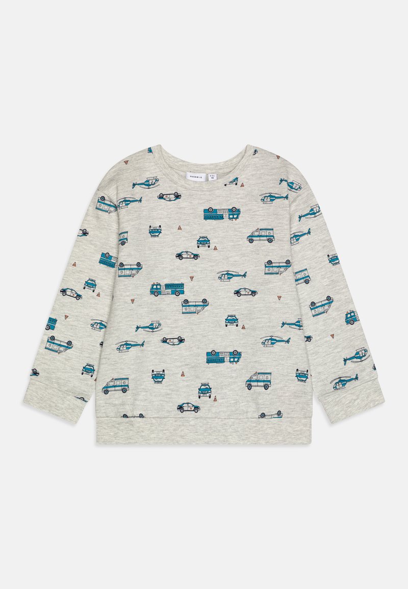 Svijetlosiva dukserica dugih rukava s uzorkom vozila u plavoj boji, koja uključuje automobile, helikoptere i kamione. Džepovi s rebrastim otvorima i donjim rubom.