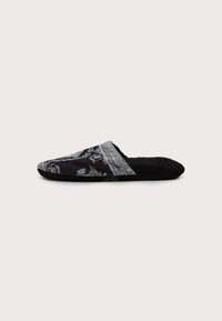 Nevybrané, black/black