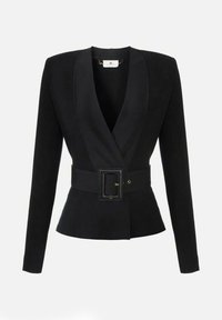 Blazer nero su misura con maniche lunghe, ampi revers e cintura coordinata con fibbia rettangolare in vita.