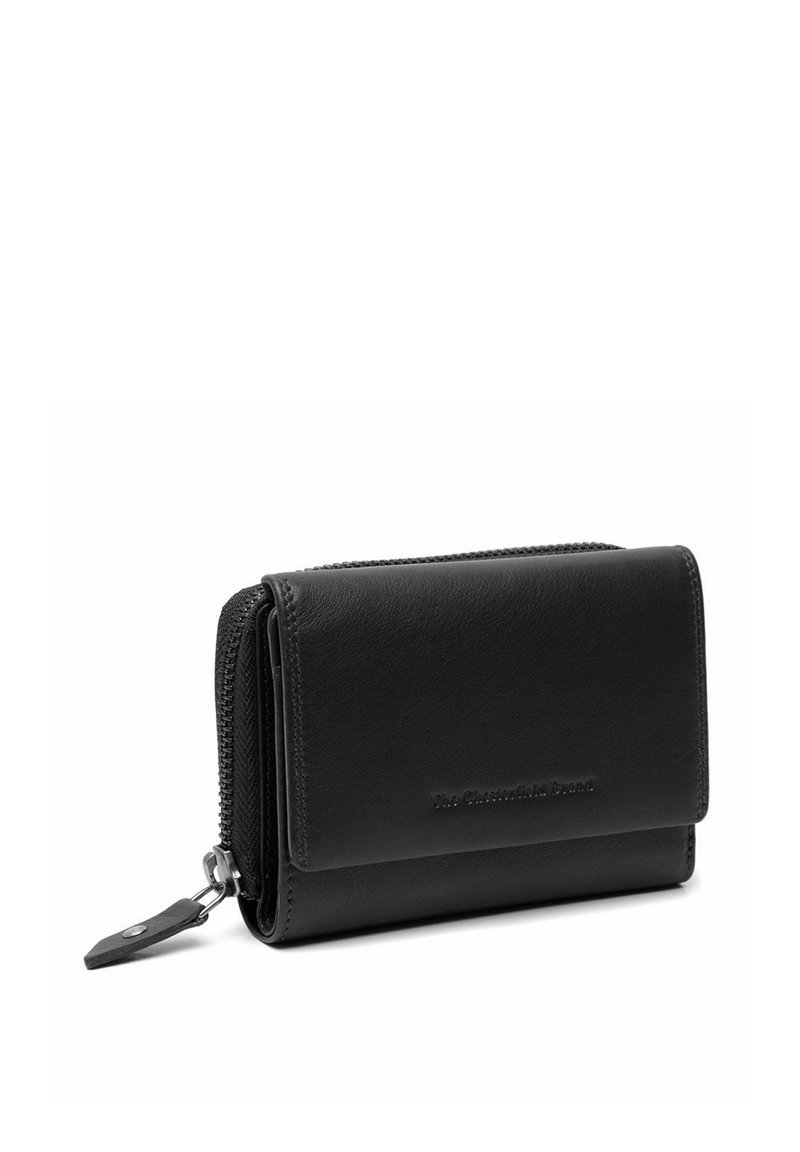 Zwarte leren portemonnee met een ritssluiting, voorzien van een gestructureerd oppervlak, een opklapbare klep en een reliëf merknaam aan de voorkant.