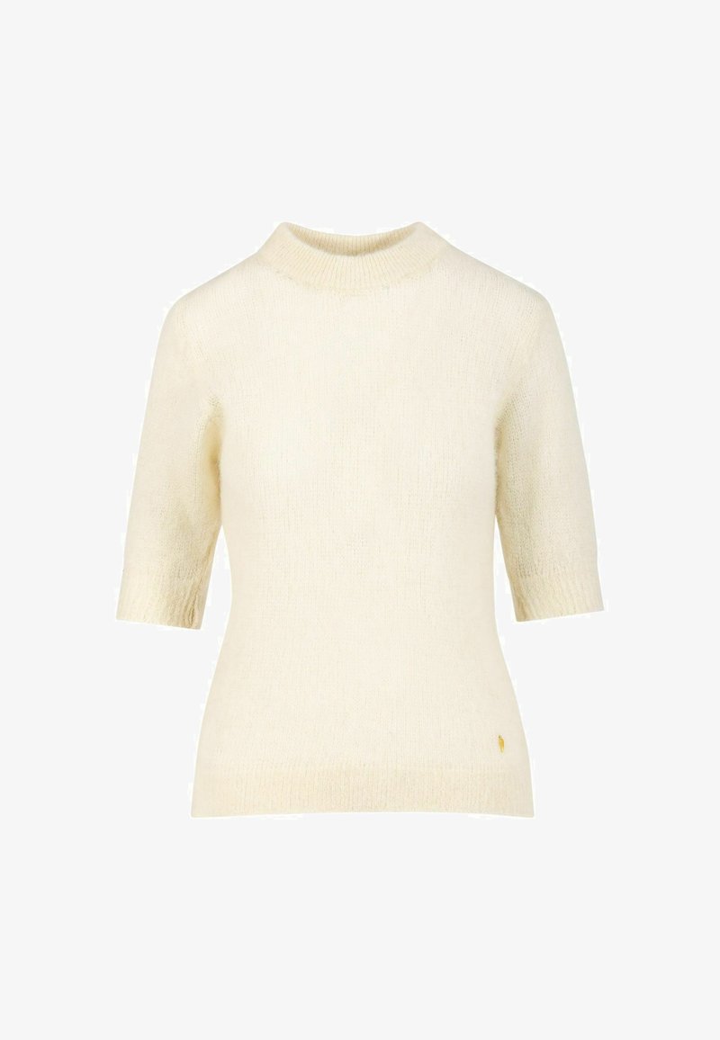 Pull en maille couleur crème à manches courtes avec col montant et poignets côtelés, doté d'un petit logo brodé près de l'ourlet inférieur.