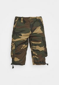 Pantaloni cargo mimetici in verde, marrone e sabbia, caratterizzati da molteplici tasche, chiusura a bottone e orli regolabili con fermagli.