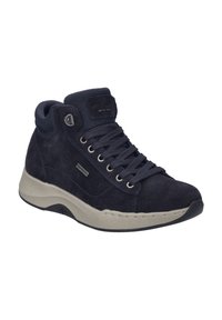 Laivastonsininen mokkajalkine korkean varren mallilla, harmaalla kumipohjalla, teksturoidulla kielillä, pyöreillä nauhoilla ja metallisilla silmukoilla. Sivussa on logotagi.