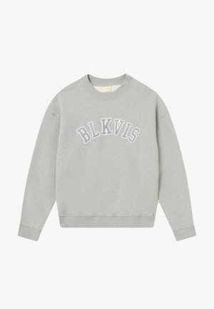 Lichtgrijze crewneck sweatshirt met "BLKVIS" in witte omlijnde letters over de borst gedrukt, lange mouwen en ribgebreide manchetten en onderrand.