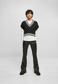 Urban Classics CROPPED COLLEGE SLIPOVER - T-Shirt print - black