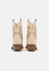 Steve Madden WAYNOA - Kovbojské/motorkářské kotníkové boty - beige
