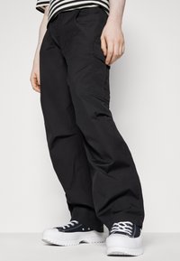 Carhartt WIP COLE PANT - Cargobukser - black rinsed