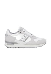 Hvide og grå atletiske sneakers med en overdel i ruskind og mesh, teksturerede accenter og et mønstret logo på siden samt en gummisål.